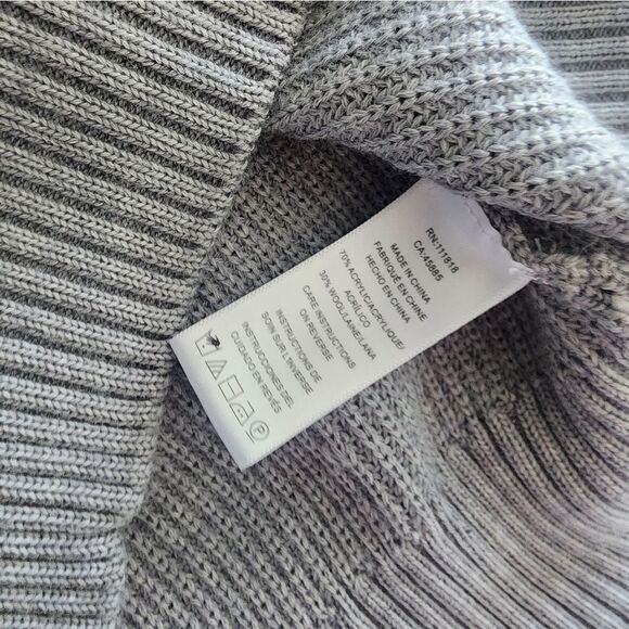 Michael Kors Gray V-Neck Sweater with Soft Texture and Relaxed Fit wool blend - Picture 7 of 8